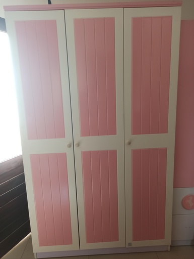 Armoire rose 3 portes